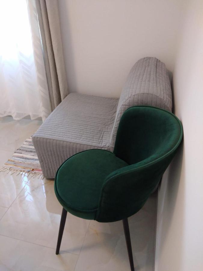 Apartment With Terrace And Garden Pirovac Kültér fotó