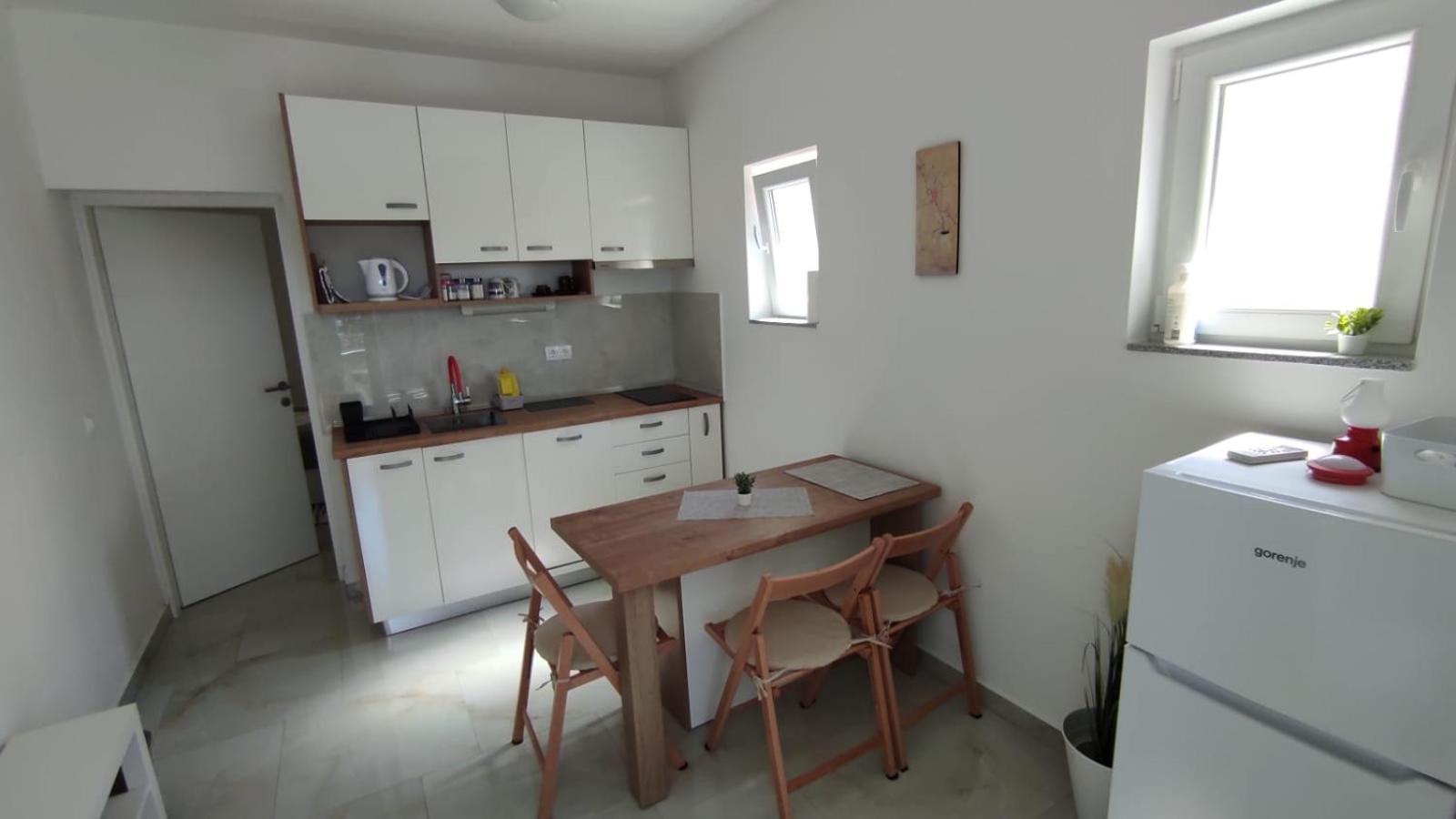 Apartment With Terrace And Garden Pirovac Kültér fotó