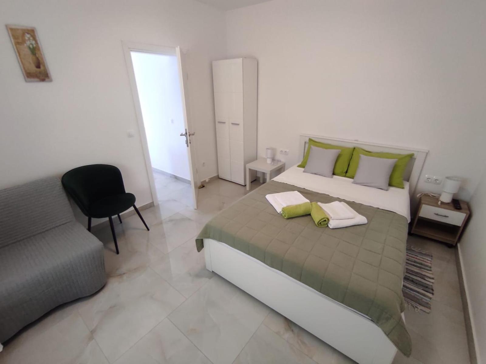 Apartment With Terrace And Garden Pirovac Kültér fotó